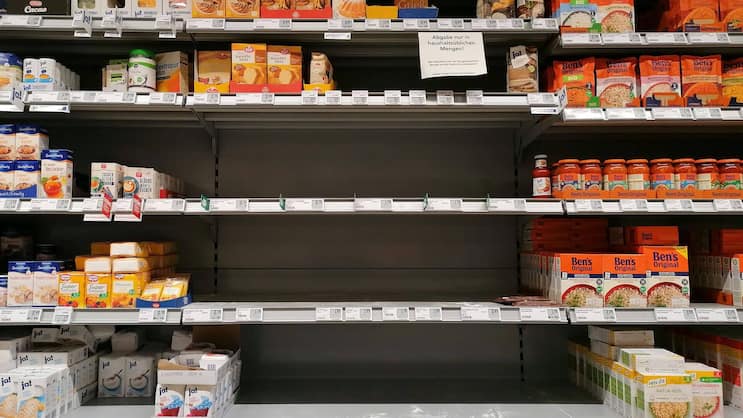 Ausverkauft, nicht lieferbar oder Auslistung als Politikum? Für den Kunden ist nicht immer klar, warum ein Produkt im Regal fehlt.