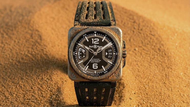 Bell & Ross unterstützt das Defender Rally Team in der World Rally-Raid Championship 2026. Passend dazu gibts die BR-X5 Black Titanium.