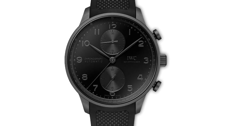 Das limitierte Modell aus Ceratanium glänzt komplett in Schwarz.