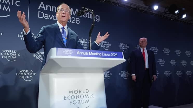 Blackrock-Lenker Larry Fink blühte beim WEF 2026 in Davos auf – der Griff nach der permanenten Macht ist die logische Folge.