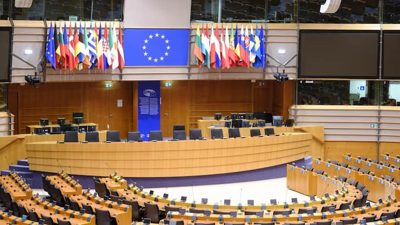 Die EU versucht dem Potenzial der KI mit dem AI Act Rechnung zu tragen: Brüssel will Gefahren für Bürgerinnen und Bürger minimieren, ohne Innovation zu bremsen.
