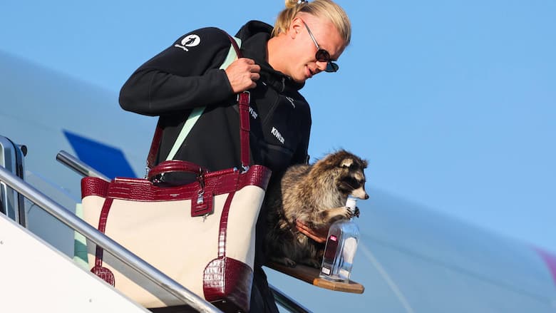 Erling Braut Haaland landet in Oslo nach der WM in den USA.