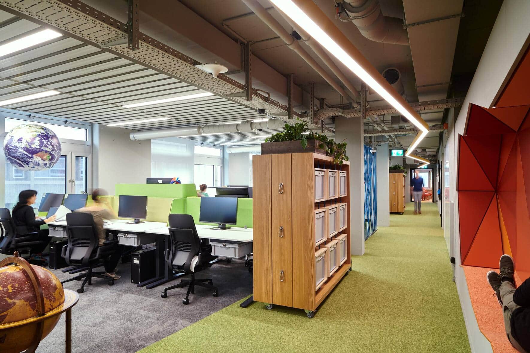 Platz 1 Internationals:Google SchweizBei den Töchtern internationaler Konzerne hat Google nun Microsoft überholt. Google Schweiz ist seit mittlerweile 20 Jahren in ­Zürich und wird heute von Christine ­Antlanger-Winter geleitet.