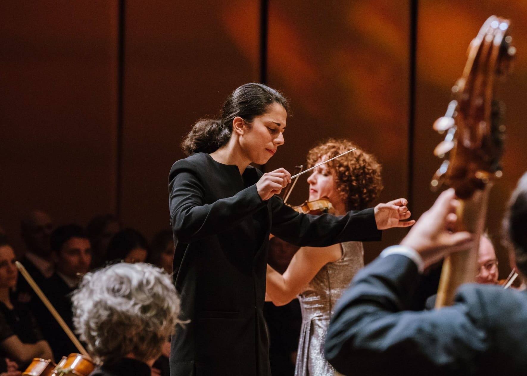 Marie Jacquot, die in Wien Erfolge feiert und bald Chefdirigentin beim WDR-Orchester wird.