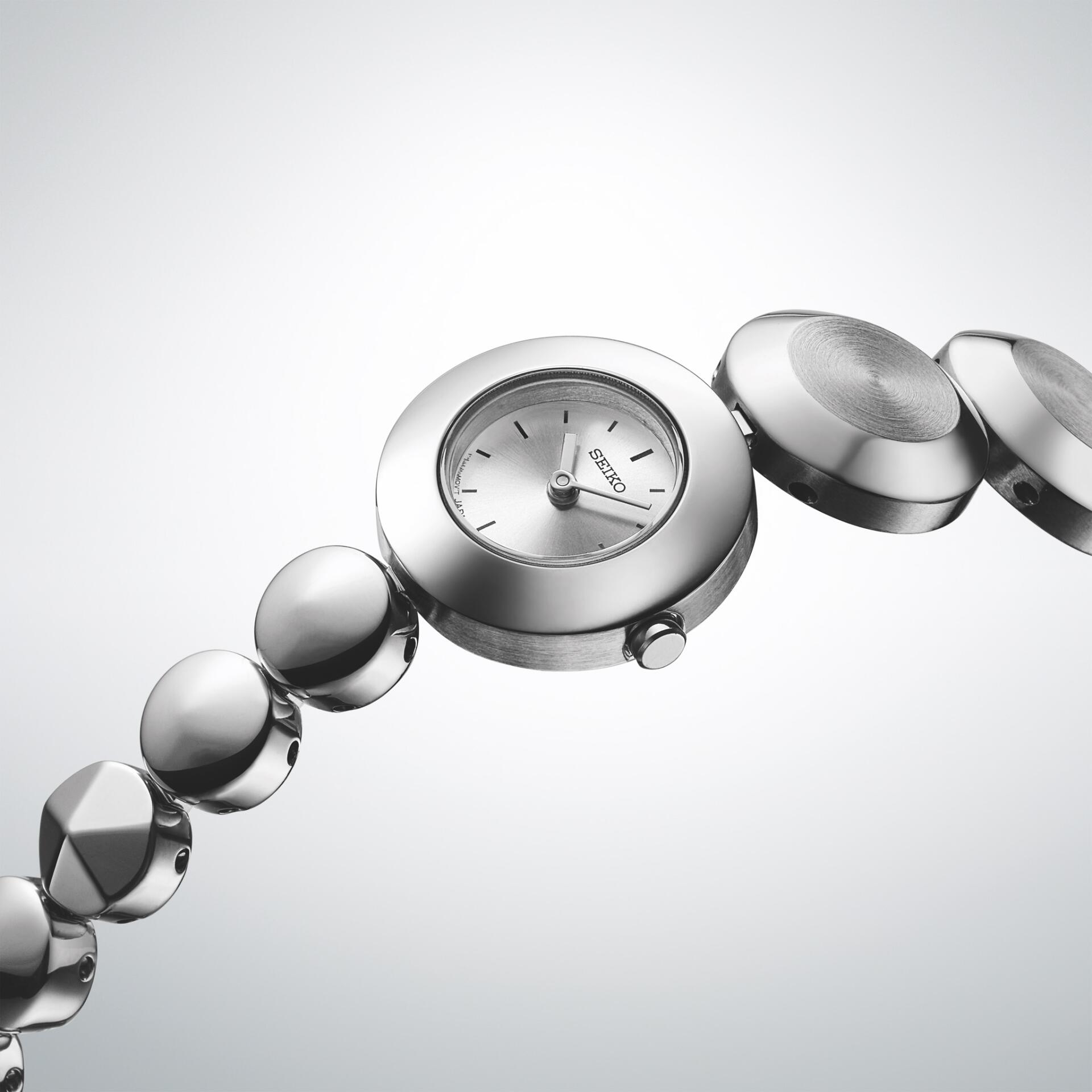<p>Seiko Tissé</p>