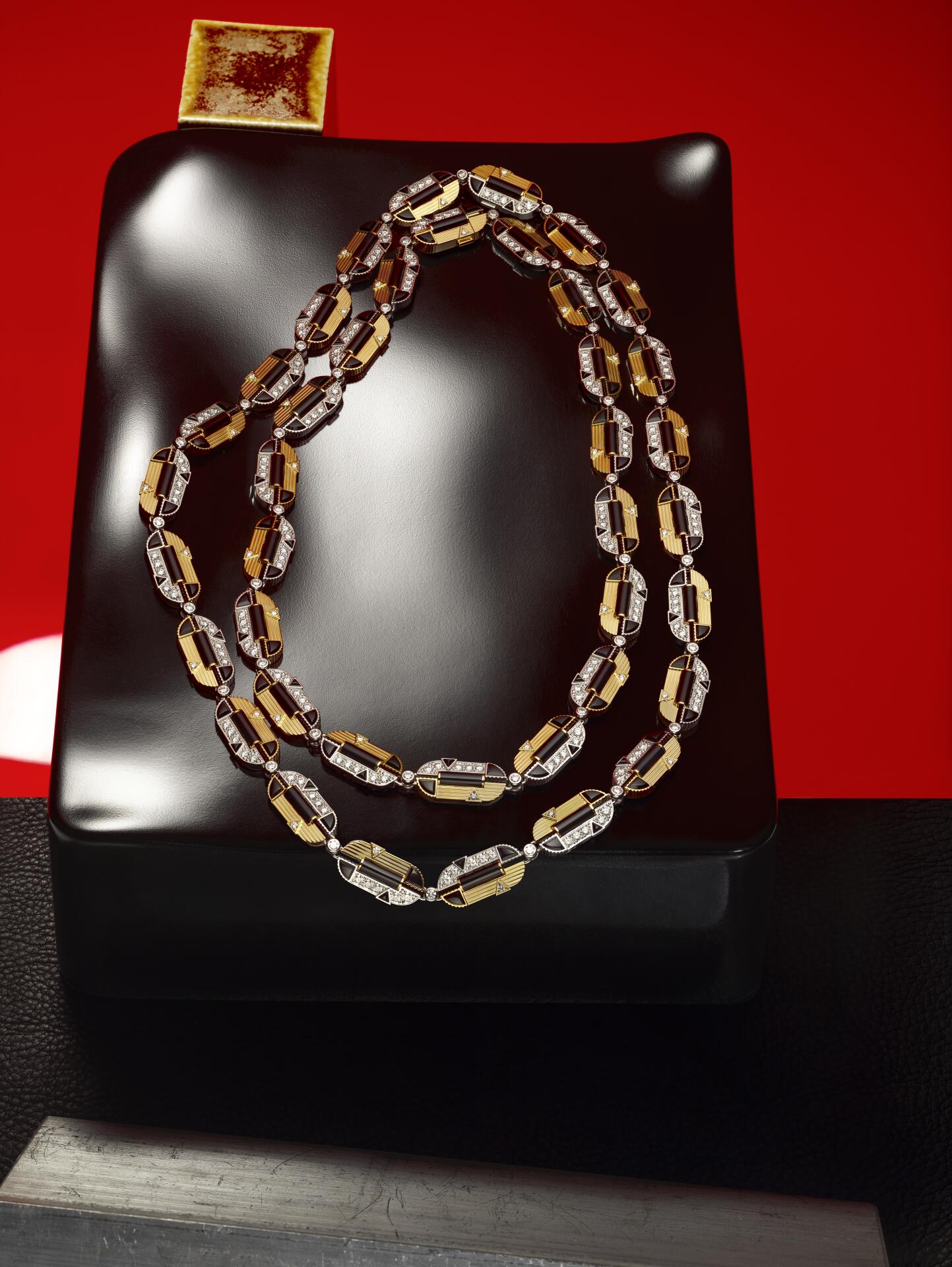 <p>Cartier</p>