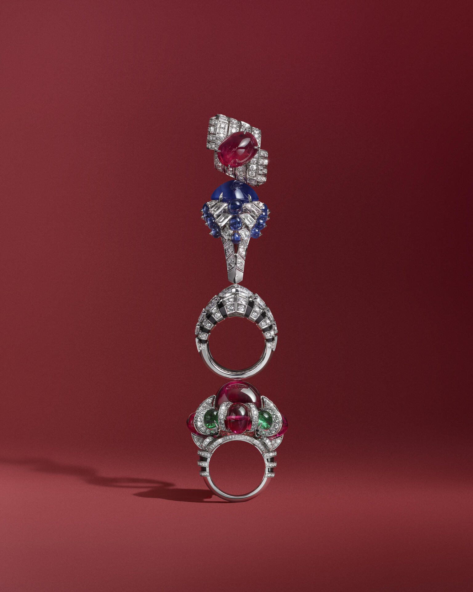 <p>Exquisite Cocktailringe aus der aktuellen Haute-Joaille-rie-Kollektion «En équilibre», harmonisch vereint.</p>