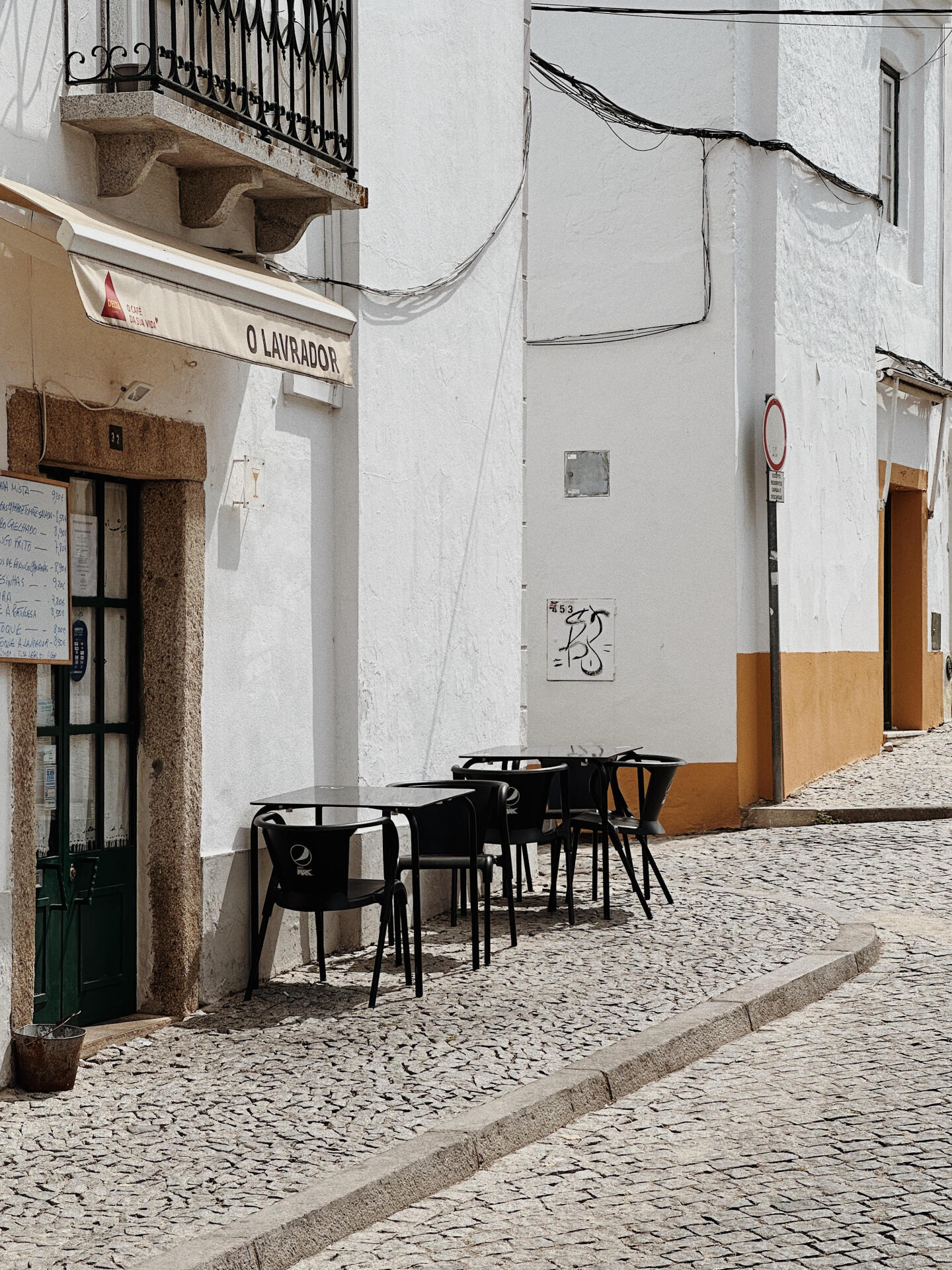 <p>Sobald sich die Sonne zeigt und dieTemperaturen steigen, spielt sich das Leben im Alentejo draussen ab.</p>