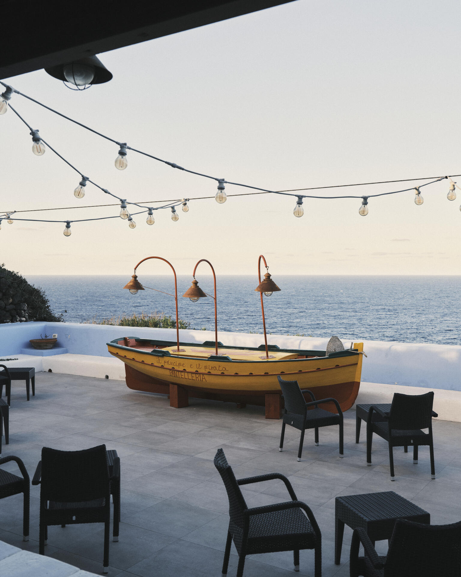 <p>Selbst die beliebtesten Adressen der Insel sind von grosser Einfachheit: Il principio e il pirata in Gadir soll das Lieblingsrestaurant von Giorgio Armani sein, der seit 40 Jahren ein Anwesen in der Gegend besitzt.</p>