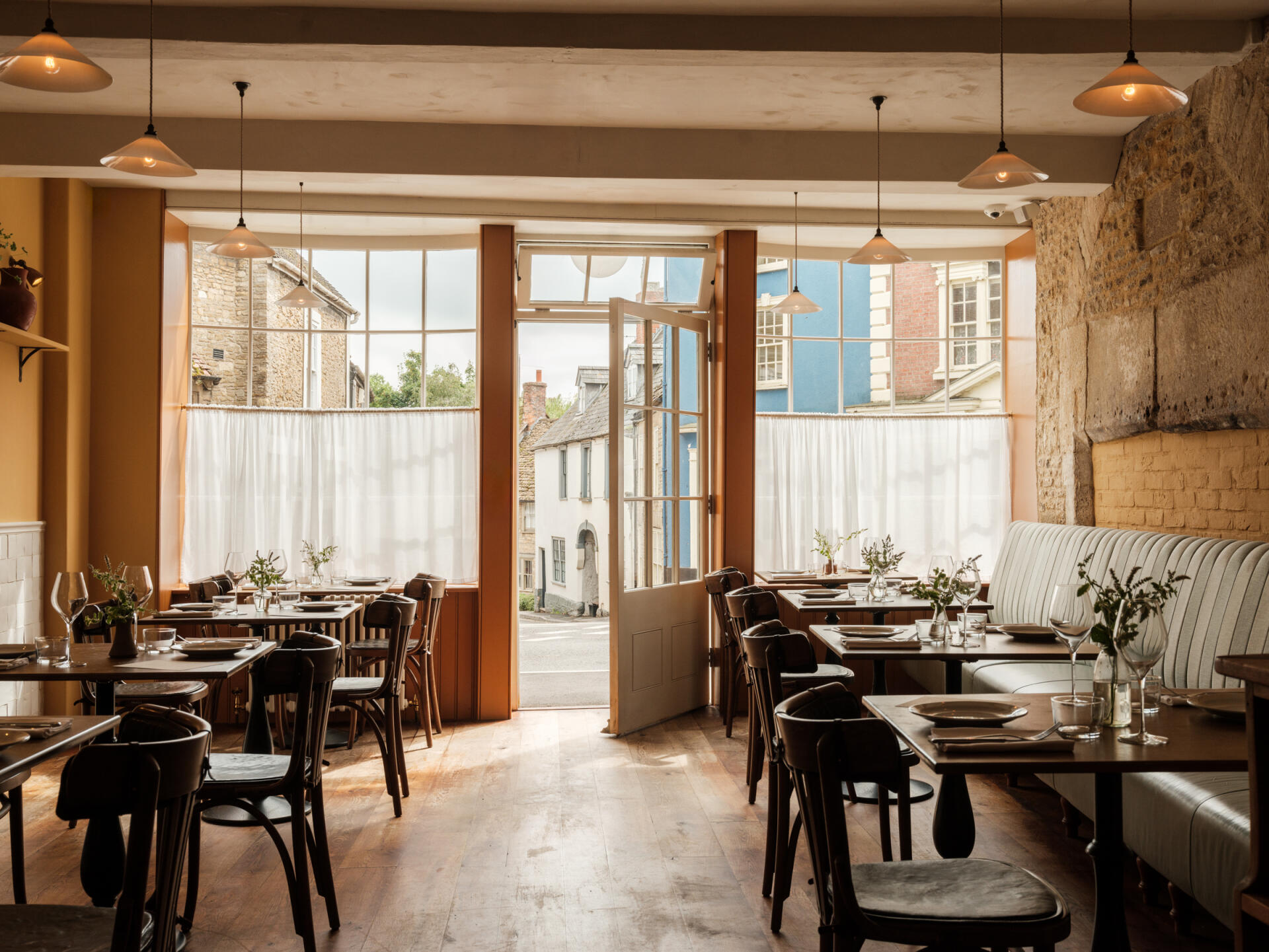 <p>Das Farm-to-­ Table-Restaurant Briar vom Hotel Number One Bruton bietet eine einfache Küche.</p>