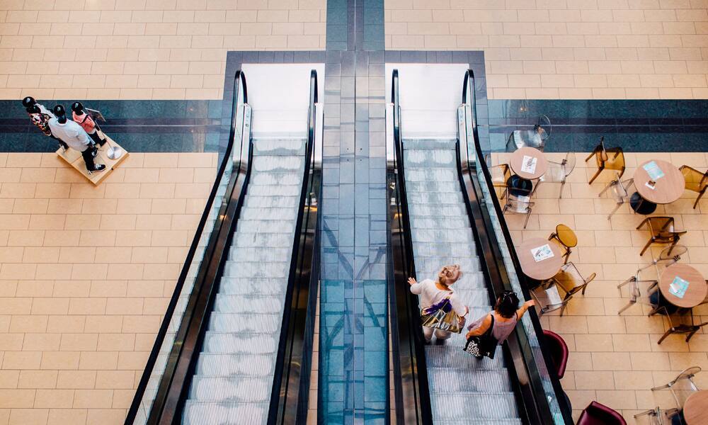 Einkaufszentrum: 2017 haben die fünf grössten Onlineshops der Schweiz die fünf grössten Shopping-Center der Schweiz beim Umsatz überholt.