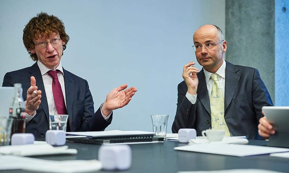 Private-Banking-Jury-Präsident Thorsten Hens (l.) und IVA-Vorstand und Jurymitglied Andreas Beck.