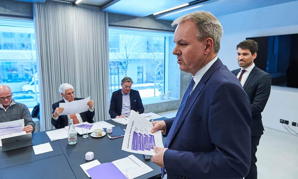 Valiant-Experten Markus Umbricht (im Vordergrund) und Reto Hohl