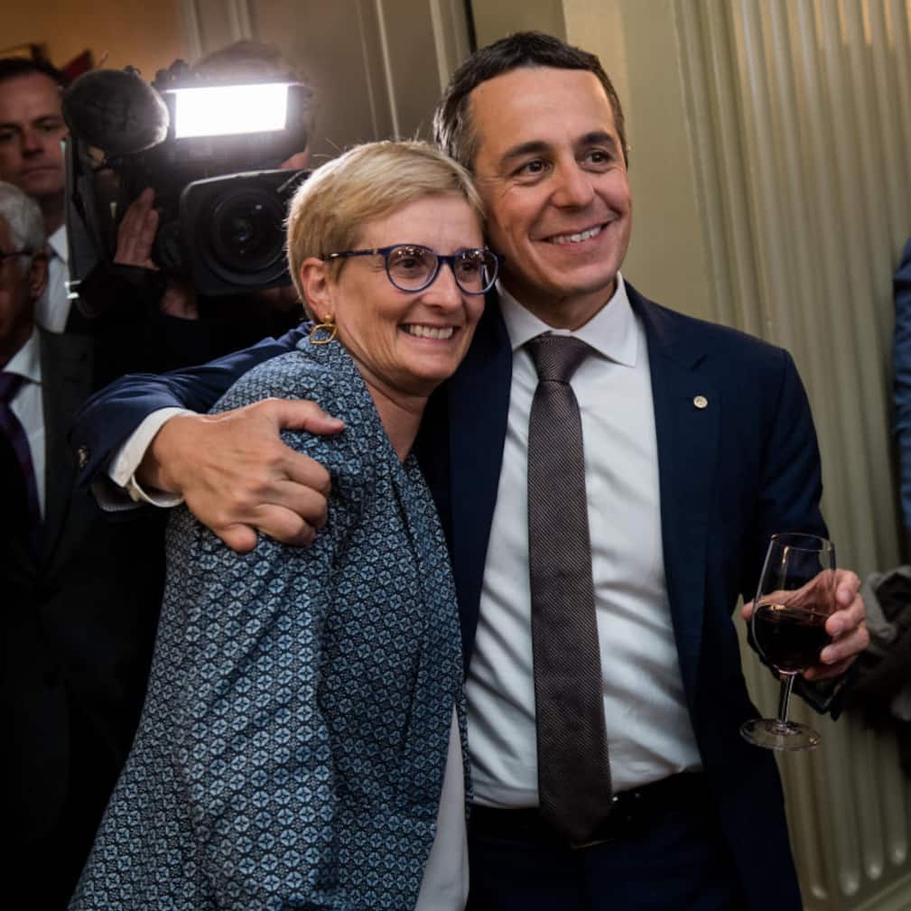 ÄRZTEPAAR Paola Rodoni Cassis, ebenfalls eine Ärztin, feiert im September 2017 mit Ignazio Cassis dessen Wahl in den Bundesrat.