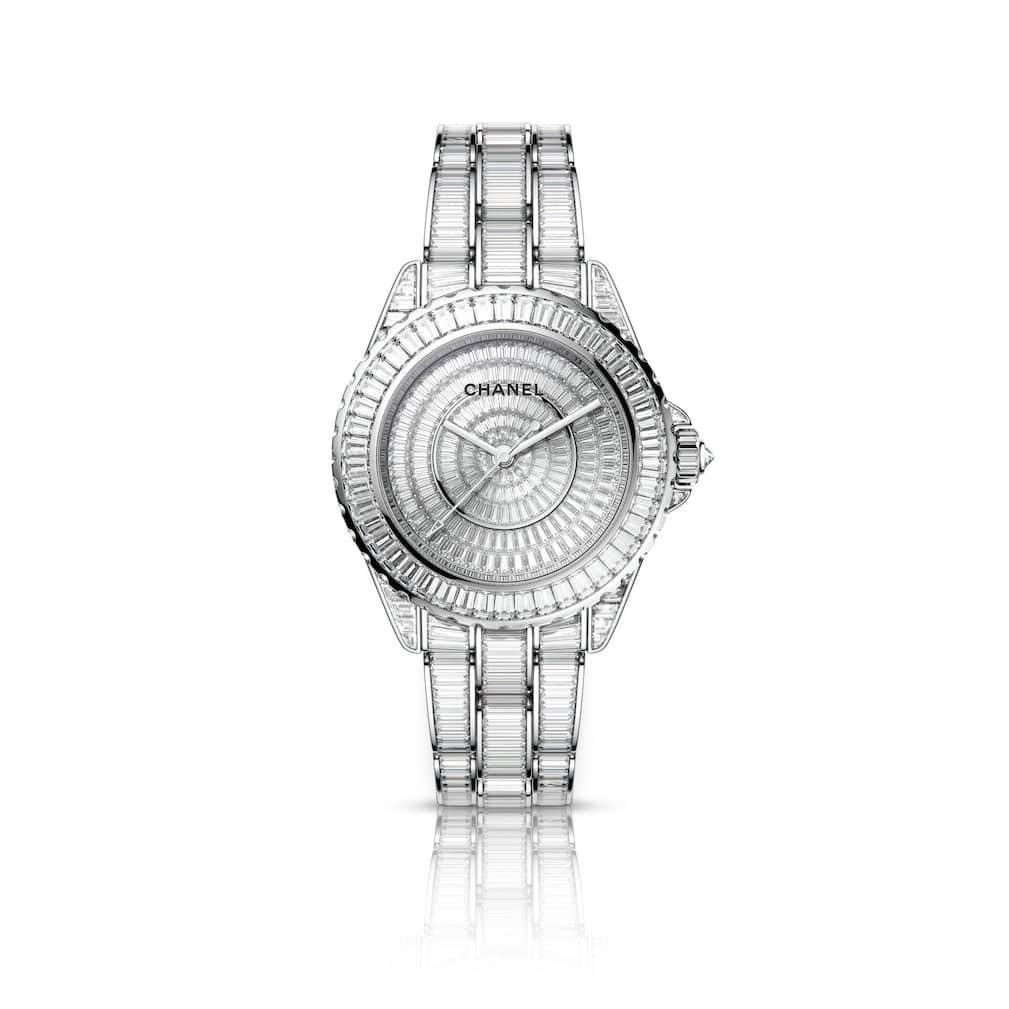 <p>Chanel</p>
<p>Die Weissgolduhr «J12 River 38 mm Baguette-Cut Diamonds» hat ein Automatikwerk und ist vollständig mit Diamanten ausgefasst.</p>
