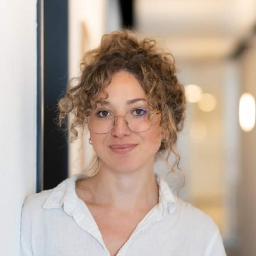 <p>Melanie Baumgartner ist Psychologin mit Schwerpunkt kognitive Neurowissenschaften und Doktorandin am Mobiliar Lab for Analytics der ETH Zürich. In ihrer Forschung beschäftigt sie sich mit Human-Machine Interaction und entwickelt Applikationen, die Stress reduzieren, Konzentration fördern und Effizienz steigern.</p>