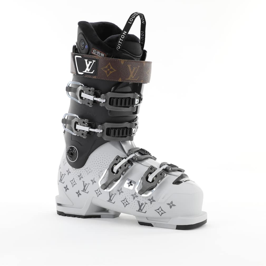 von Kopf bis FussIn louis VuittonVom Helm bis zum Skistiefel gibt es heute alles mit dem Logo eines Luxusbrands.