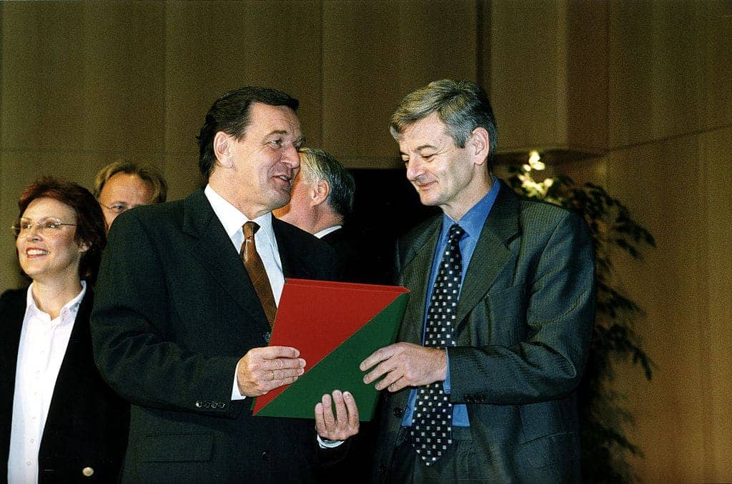 1998: Gerhard Schröder (l.) und Joschka Fischer
