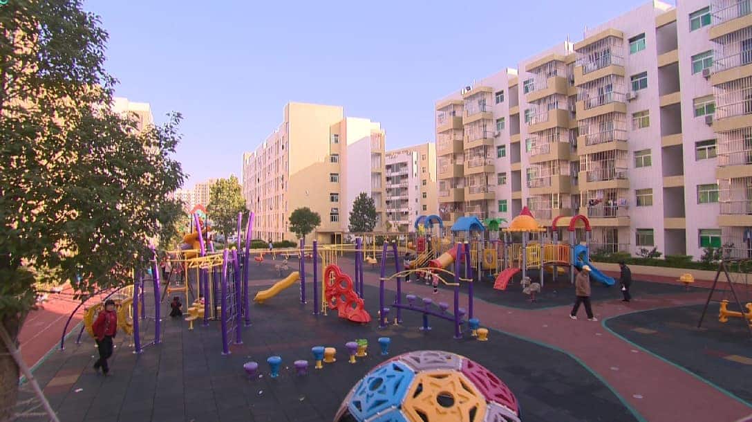 Betreuung: Viele Arbeiter haben ihre Familien dabei – die Firma übernimmt die Betreuung der Kinder.