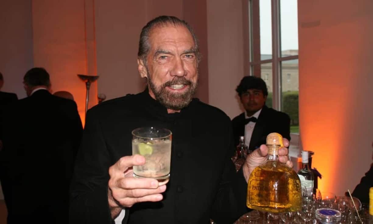 John Paul DeJoria lebte in seinem Auto, als er 1980 auf Hawaii dem Friseur Paul Mitchell begegnete. Zusammen brachten sie es auf eine Geschäftsidee und 747 Dollar - und gründeten ihr Unternehmen. Inspiriert vom naturnahen Leben der hawaiianischen Einwohner beschlossen sie, eine Haarpflegeserie zu kreieren - John Paul Mitchell Systems. Seit dem Tod von Paul Mitchell im Jahr 1989 führt DeJoria das Unternehmen weiter. Sein Vermögen: 3,2 Milliarden Dollar.