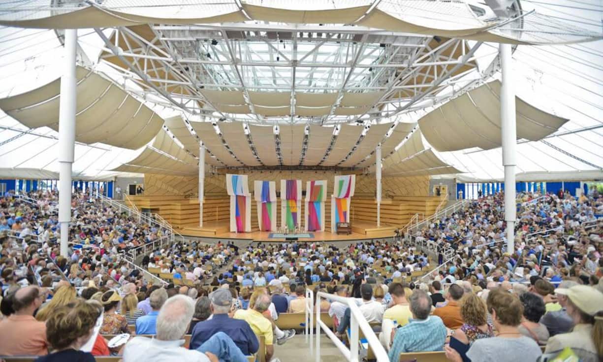 Aspen Ideas FestivalDes einwöchige Event im US-Luxus-Ski-Ort, das alljährlich im Juni stattfindet, wird besucht von Designern, Politikern, Diplomaten, Musikern, Künstlern und Schriftstellern, wodurch sich der äusserst dichte Privatjet-Verkehr erklärt.