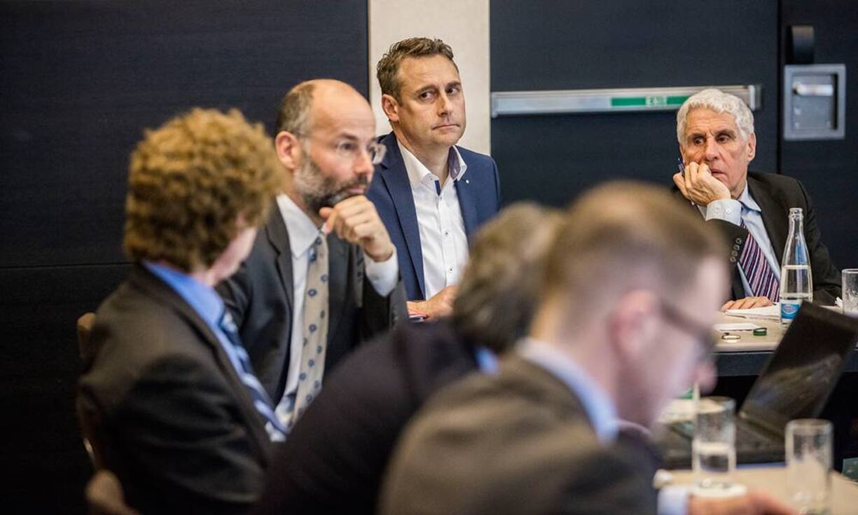 Der aufwendige Test zog sich über mehrere Monate hin. Zunächst wählte die Jury 80 Banken aus. An diese wurde eine Offertanfrage im Namen eines Kunden gesandt.