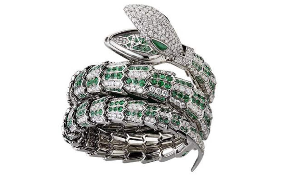 Echte Schlange: Bulgaris Klassiker Serpenti aus dem Jahr 1948 gab sein Début mit einem einfachen Flexband aus Edelstahl. In der Zwischenzeit hat er stark aufgerüstet (Weissgold, 1009 Steine, 33,94 Karat).