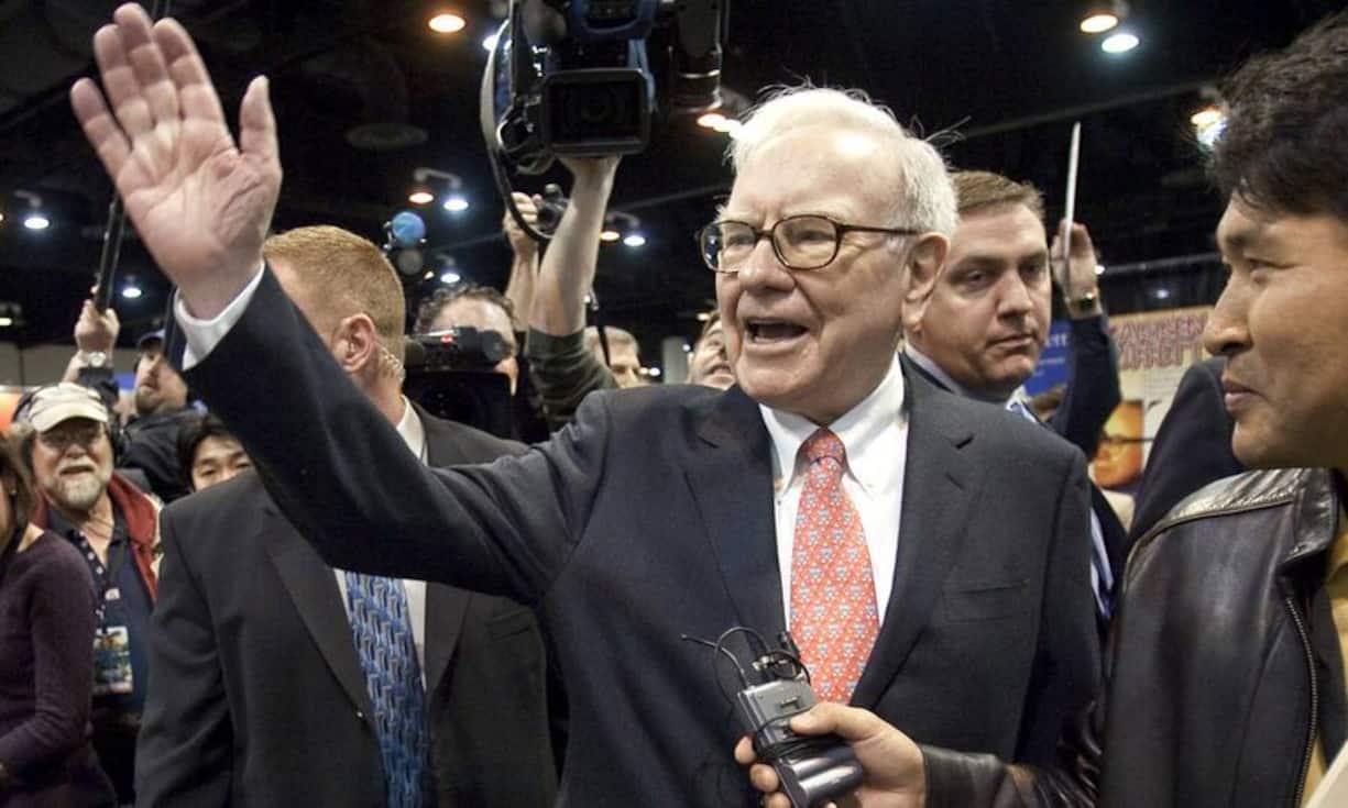 Starinvestor Warren Buffet liegt mit 46 Milliarden Dollar auf Rang 2 und wird nur von einem Mann überflügelt: ...