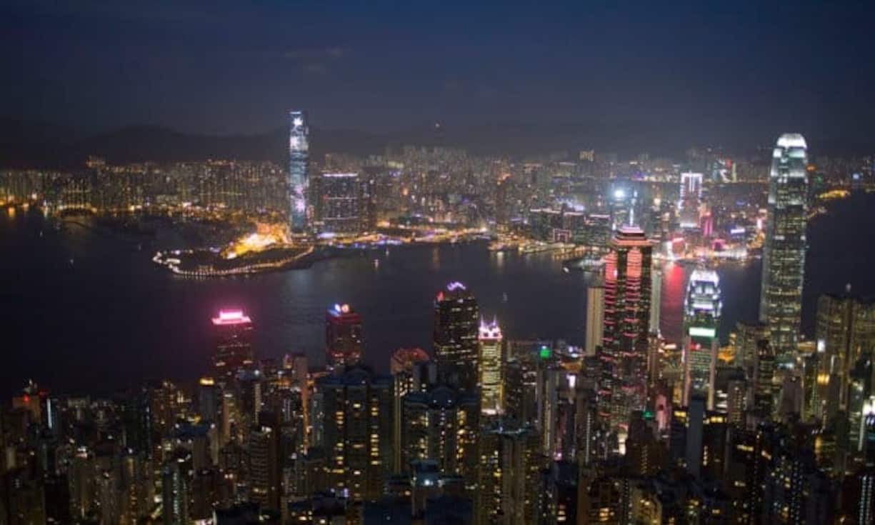 Den stärksten Zuwachs an Milliardären gab es in der Region Asien-Pazifik, wo es binnen eines Jahres viermal mehr neue Superreiche gab als etwa in ganz Amerika. Europa zählt mit 806 Milliardären aber die meisten. Das sind fast ein Drittel aller Superreichen. Das Gesamtvermögen dieser Gruppe sank im Vergleich zum Vorjahr 2014 allerdings um 1,9 Prozent auf 2,3 Billionen Dollar. 628 Milliardäre hat Nordamerika, die mit 2,6 Billionen Dollar den grössten Anteil am Kuchen besitzen.