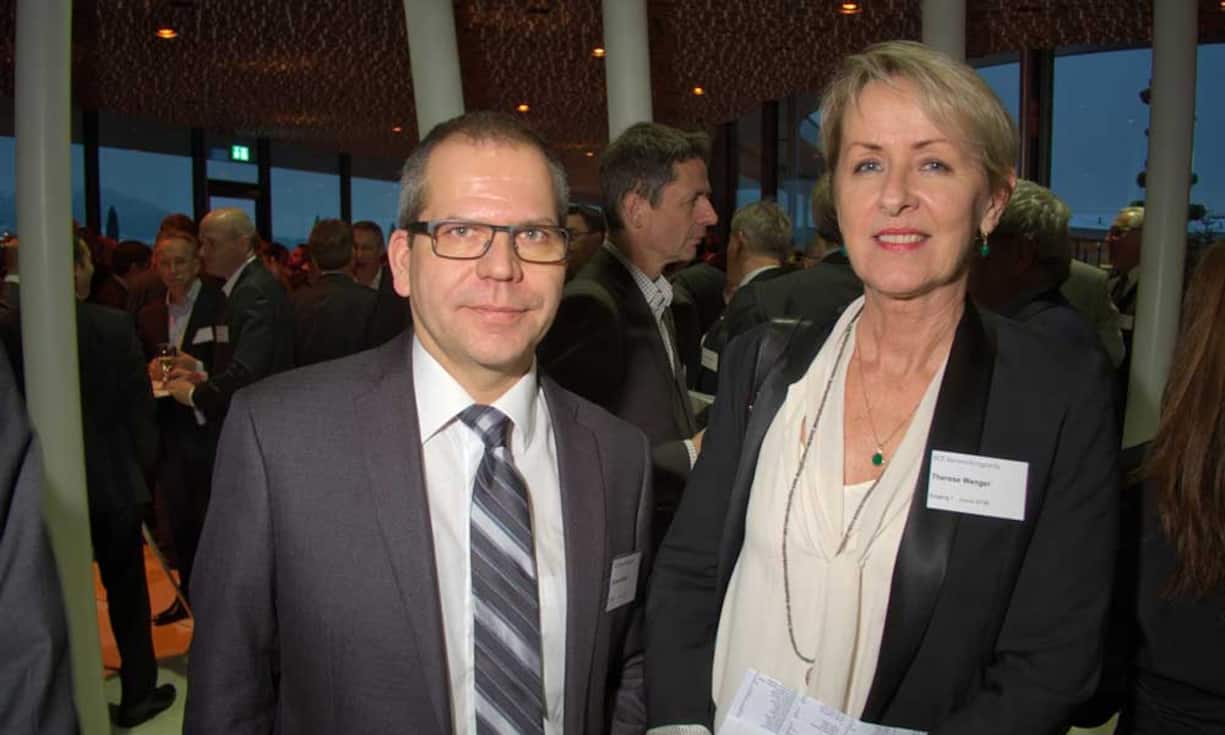 Dominik Müller, Stv. Geschäftsführer, asut;
Therese Wenger, Kommunikationschefin, Orange Communications SA