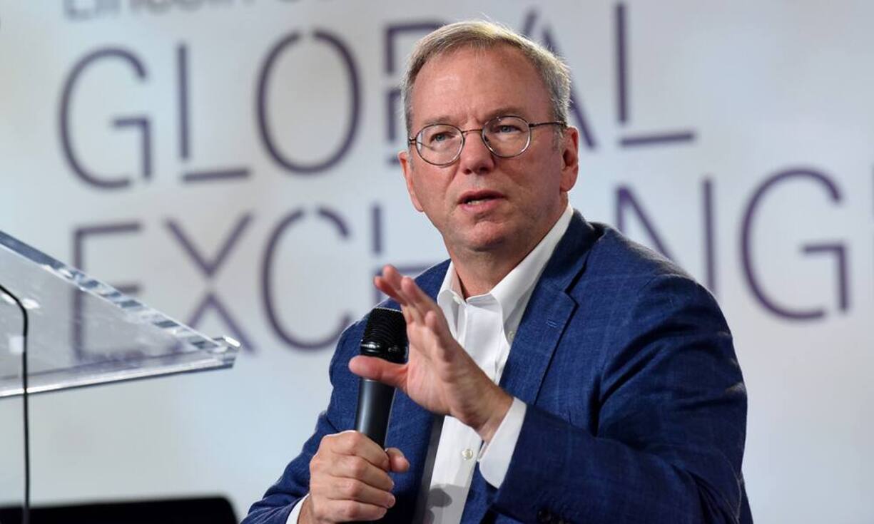 Als er 25 Jahre alt war, baute sich Eric Schmidt gerade sein umfangreiches IT-Wissen auf. Nach seinem Masterabschluss blieb der Ex-Google-CEO und heutige Vorstandsvorsitzende von Alphabet an der Berkeley Universität um zu promovieren.