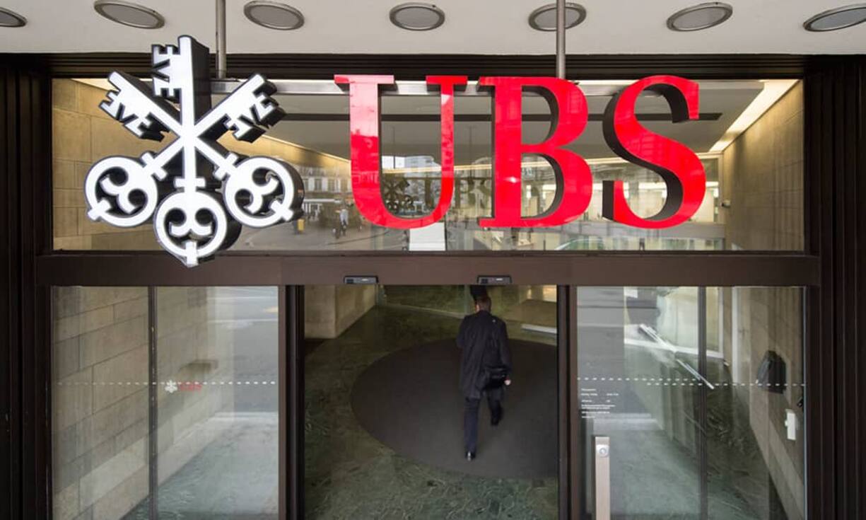 Schliessfächer-Gebühren im Vergleich:Die UBS bietet in 250 Geschäftstellen Schliessfächer. Einen 24-Stunden-Zugang gibt es nicht, dafür aber die Möglichkeit eines Schlüsseldepots (100 bis 150 Franken). Ein Schliessfach der Grösse 4,5 x 18 x 37 Zenitmeter kostet am Hauptsitz 100 Franken im Jahr. Der Literpreis der kleinsten Fächer beträgt 33.40 Franken.