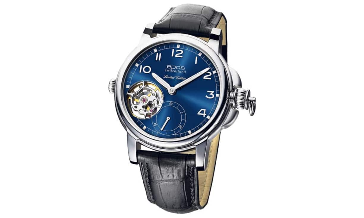 Das jüngste Opus der Kollektion OEuvre d’Art von Epos ist ein mechanischer Geniestreich. Die geniale Referenz 3419 kann als Armband- und als Taschenuhr getragen werden – oder aber als Uhr ohne Zeitanzeige. Das faszinierende Stück wird in einer exklusiven Serie von 222 Exemplaren für jede Zifferblattvariante aufgelegt, so auch in einem schönen Dunkelblau. Werk: Mechanisch mit Handaufzug, Kaliber Unitas 6498, Halbskelett Gehäuse: Edelstahl, 44 mm Preis: 1995 Franken