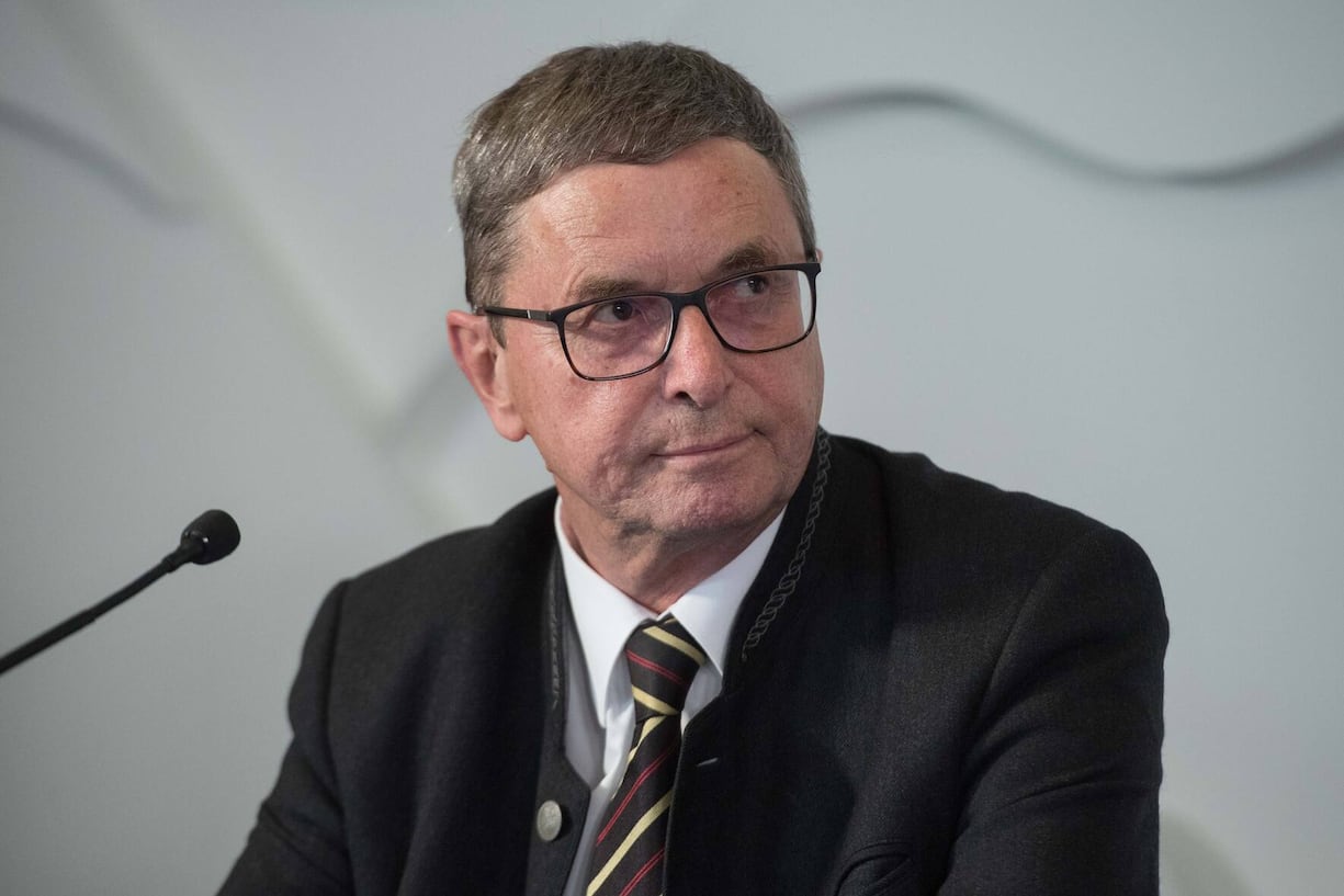 Bruno Gehrig, Leiter der unabhaengigen Untersuchung, an einer Medienkonferenz anlaesslich der Delegiertenversammlung in Lugano, am Samstag, 16. Juni 2018. Das Treffen der Delegierten der Regionalverbaende steht im Zeichen der Aufarbeitung der Aera des ehemaligen CEO Pierin Vincenz. Dessen Geschaeftsfuehrung ist ins Visier von Finanzaufsicht und Justiz geraten. Die Delegierten duerften dabei ihrem Aerger ueber die nicht abbrechenden Negativ-Schlagzeilen Luft verschaffen. (KEYSTONE/Ti-Press/Davide Agosta)