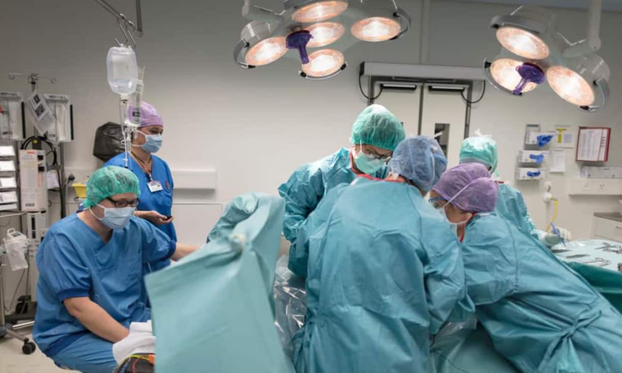 Wenn man Schönheitsoperationen wie eine Nasenkorrektur oder eine Brust-OP in Betracht zieht, befindet sich die Schweiz insgesamt auf Rang 2 der höchsten Preise für Schönheitsprodukte sowie -dienstleistungen. Ohne diese Eingriffe befindet sich die Schweiz bloss auf dem elften Platz.
Keystone