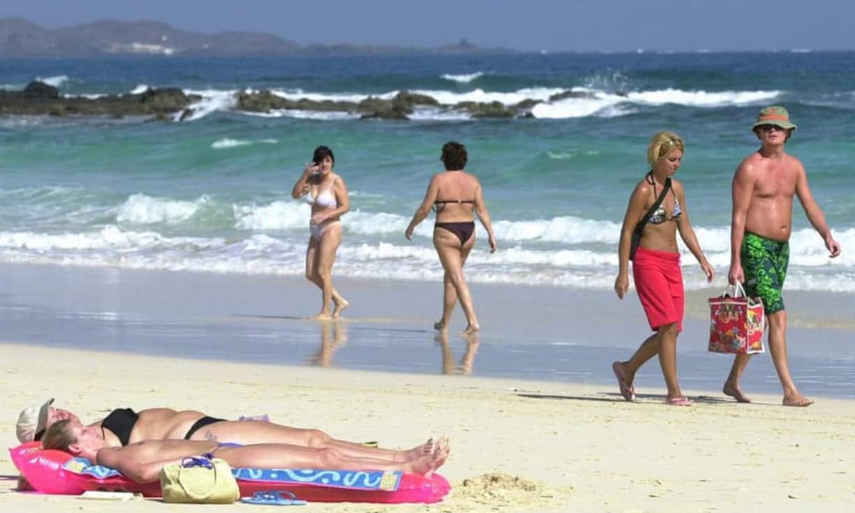 Doch man braucht gar nicht so weit zu reisen. Auch auf den Kanarischen Inseln, die zu Spanien gehören, gibt es Traumstrände. Im Winter ist es aber zum Baden oft zu kalt. Bilder Keystone/Bloomberg