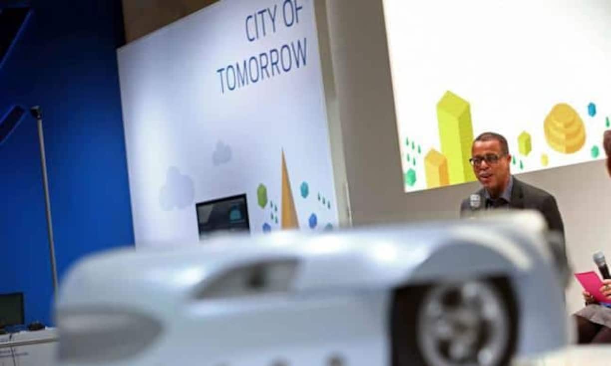 «City of Tomorrow» heisst die Losung bei Ford: Damit will der Autobauer Lösungsansätze für Mobilitätsherausforderungen in Ballungsräumen wie Staus und Luftbelastungen liefern. Die Ideen drehen sich um Lieferkonzepte mit Elektroauto und Drohne.