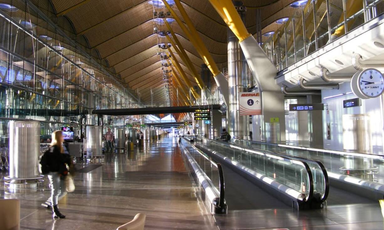 Bei den Mega-Flughäfen, die mehr als 40 Millionen Passagiere jährlich transportieren, liegt Madrid-Barajas auf Platz drei der Airports mit den kürzesten Wegen: Hier braucht der Reisende maximal 15 Minuten vom Sicherheits-Check bis zum Einstieg.Mathieu Marquer/ Flickr/CC