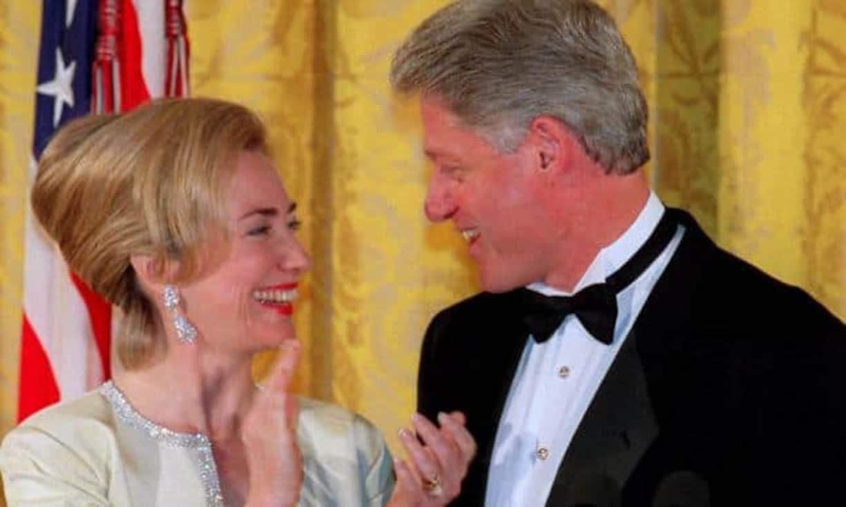 An der Eliteuni Yale traf sie Bill Clinton. Vier Jahre später heiratete sie ihren Kommilitonen. Hilary arbeitet als Anwältin. Später wurde ihr Mann zum Gouverneur von Arkansas und dann zum Präsidenten gewählt.