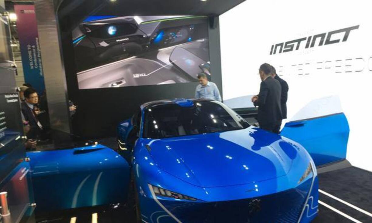 Auch branchenfremde Unternehmen nutzen die Bühne, so werden Tech-Messen immer stärker zu Automessen. Peugeot präsentiert das Konzept «Freedom» in Kooperation mit Samsung. Es soll abgestuft autonom fahren je nach den Wünschen des Fahrers und sich zugleich mit anderen Geräten zu Hause und im Büro koppeln.