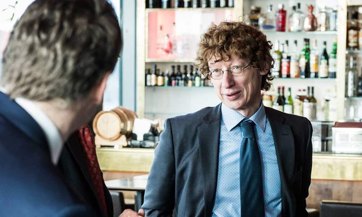 Thorsten Hens ist Präsident der Jury des Private-Banking-Ratings von «Bilanz». Er ist «Swiss Finance Institute Professor» an der Universität Zürich und wissenschaftlicher Beirat des IVA. Auf Anfrage bietet er den Banken Erklärungen zum Rating an (früher gratis, wegen der hohen Nachfrage inzwischen kostenpfichtig).