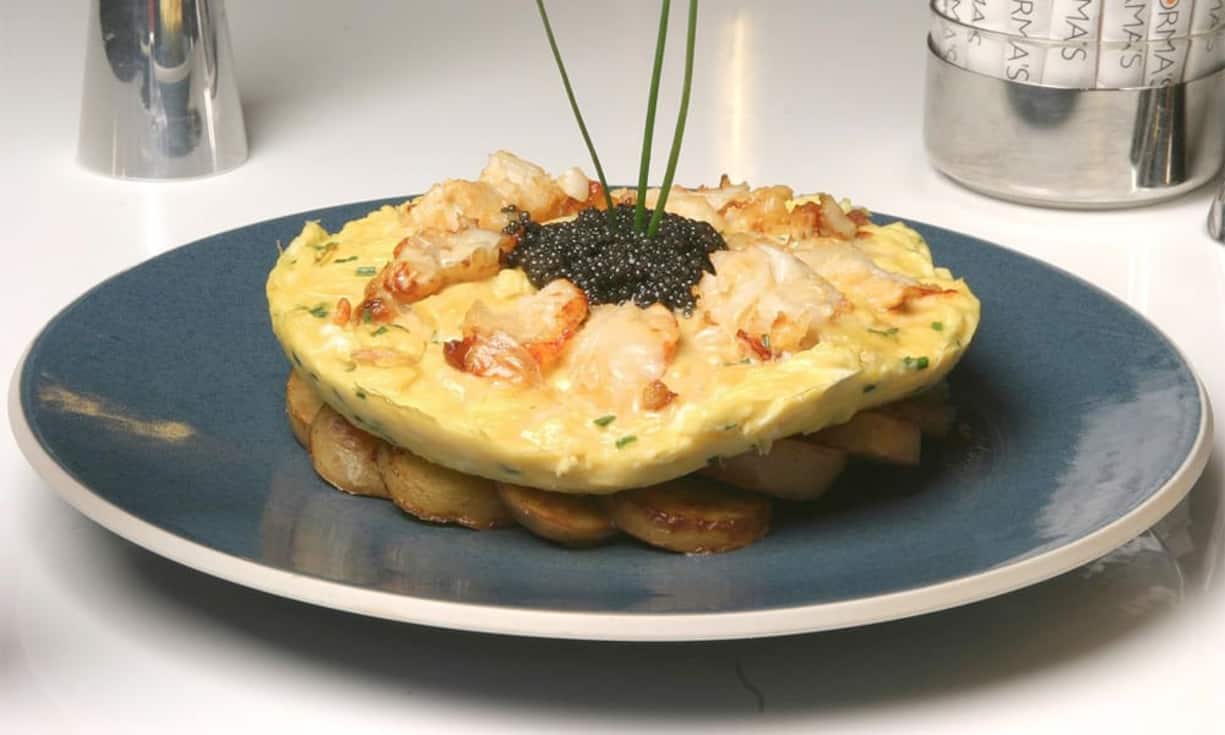 Platz 4: Im «Norma's» in New York gibt es ein Omelette für 956 Franken. Das «Zillion Dollar Lobster Frittata» besteht unter anderem aus verquirlten Eieren, Hummerfleisch und Sevruga-Kaviar. (Bild: facebook.com)