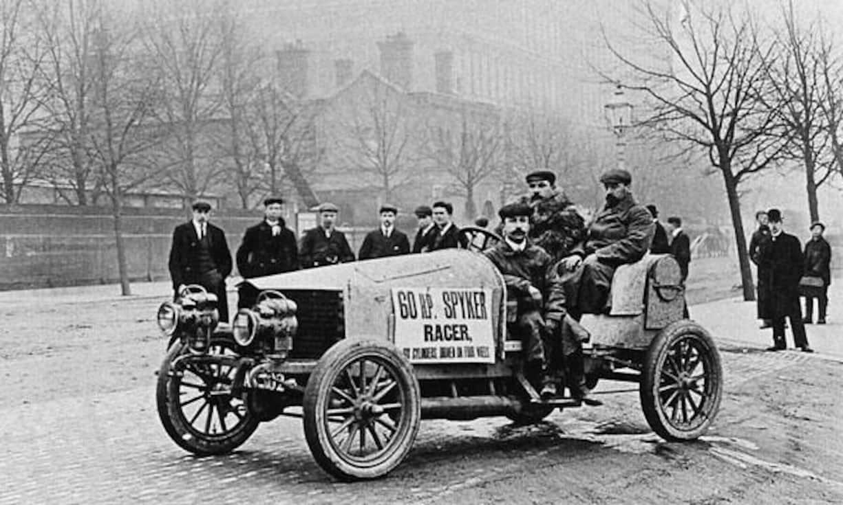 1903: 4×4-Pionier: Spyker 60/80 HP mit Allradantrieb und Sechszylindermotor.