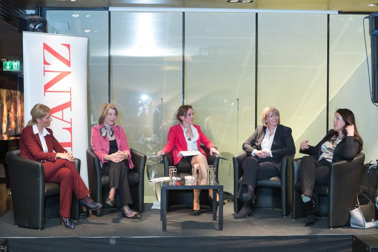 Die Panelistinnen: Pia Tischhauser, Boston Consulting Group; Barbara Kux, Total- und Henkel-VR; Karin Kofler, Moderatorin BILANZ; Gudrun Sander, Hochschule St. Gallen; Petra Jener, Microsoft Schweiz