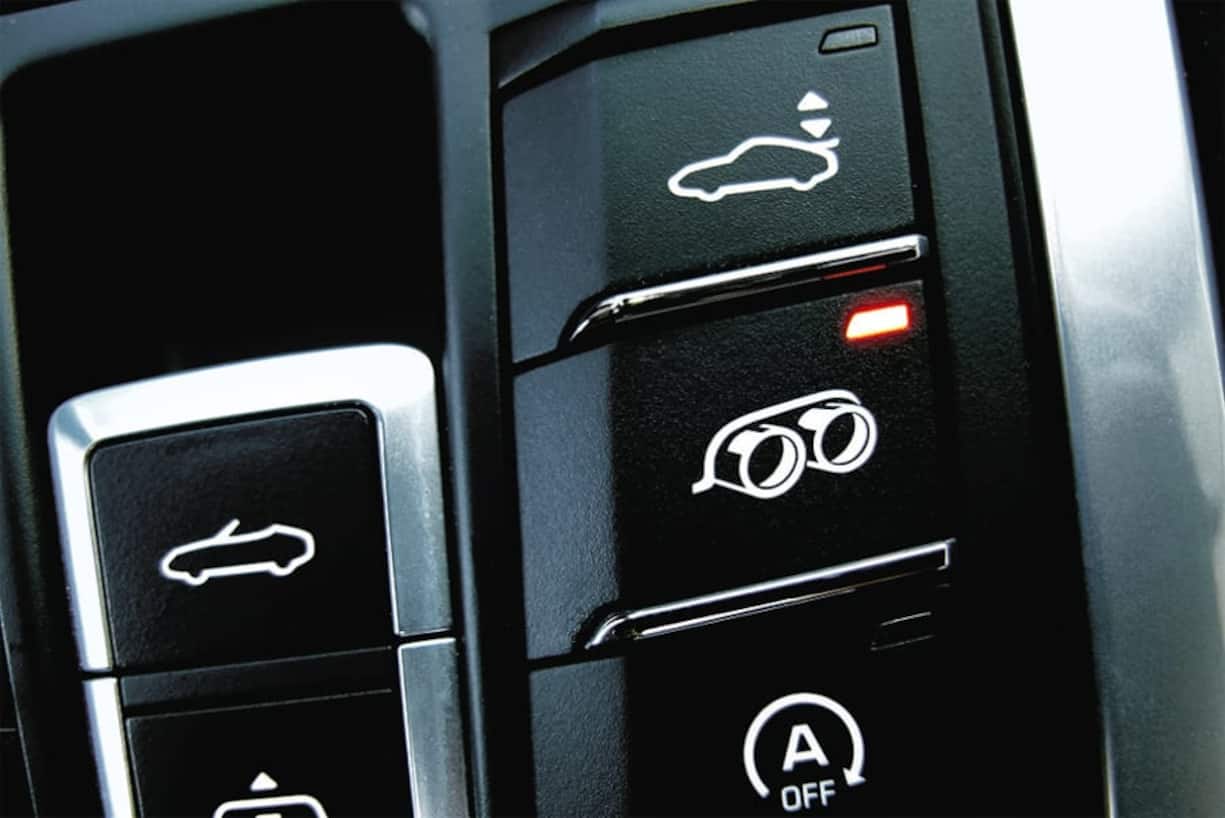 Schon mal Radio Porsche gehört? Taste mit dem Doppelendrohr drücken...