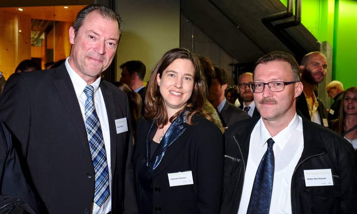 Olivier Barthe, Branchen Manager, BKW Energie AG;
Gabriele Schwarz, CTI Innovation Mentor, CTI
Walter Bornhauser, Inhaber, LED Direkthandel WB GmbH