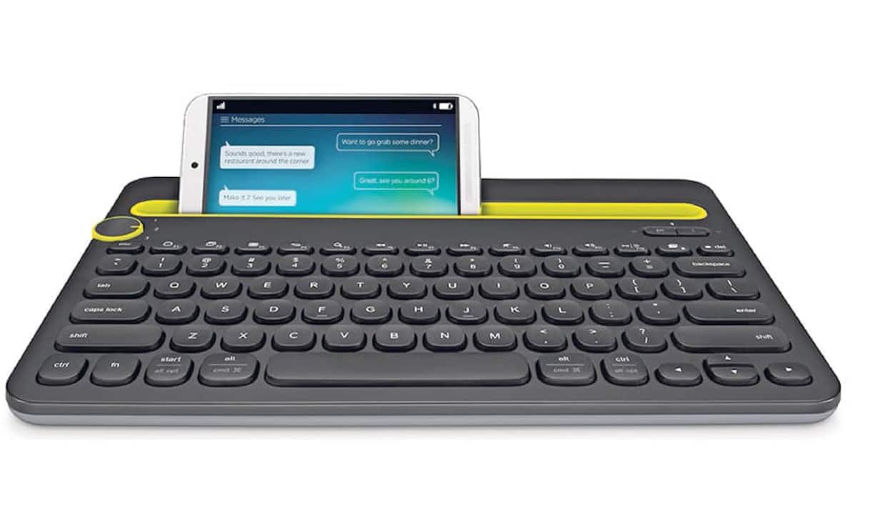 Auf den Mini-Minitastaturen von Smartphones und Tablets herumzutippen, ist mühsam. Logitech bietet eine kabellose Tastaturlösung, die das Tippen vereinfachen soll. Smartphones und Tablets lassen sich in die Halterung des Keyboards einfügen. Ein Drehschalter ermöglicht den Wechsel zwischen verschiedenen Gadgets – bis zu drei Geräte lassen sich über eine Bluetooth- Verbindung bedienen. Logitech Multi-Device Keyboard K480 59 Franken