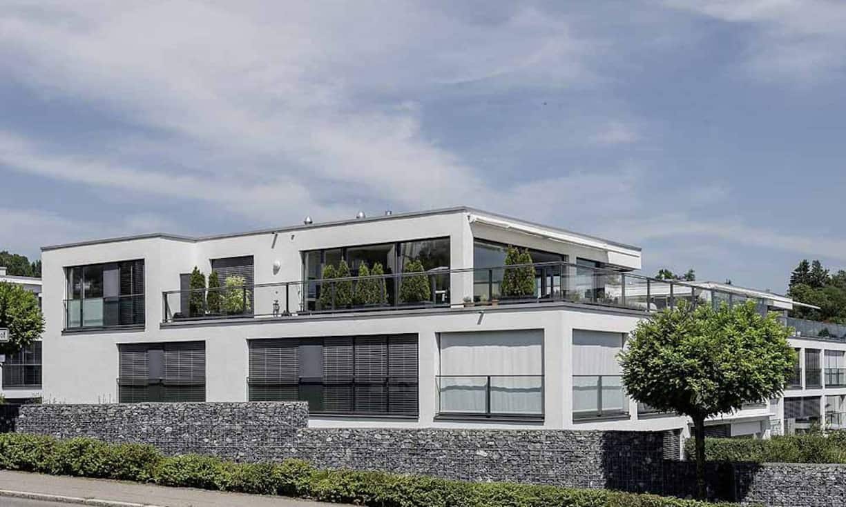 Die Liegenschaft liegt in Uerikon, einem Teil der Gemeinde Stäfa und liegt am rechten Zürichseeufer.  Preis: 2'290'000.- Franken Quelle und Bilder: Engel & Völkers