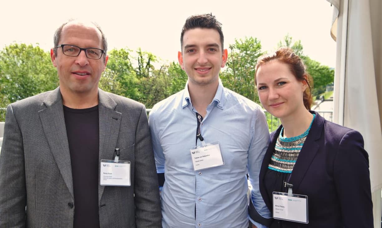 Georg Bauer, Head of Division, Institut für Sozial- und Präventivmedizin, Uni Zürich;
Tobias von Siebenthal, Founder, Vibwife GmbH;
Anna Peters, Founder, Vibwife GmbH