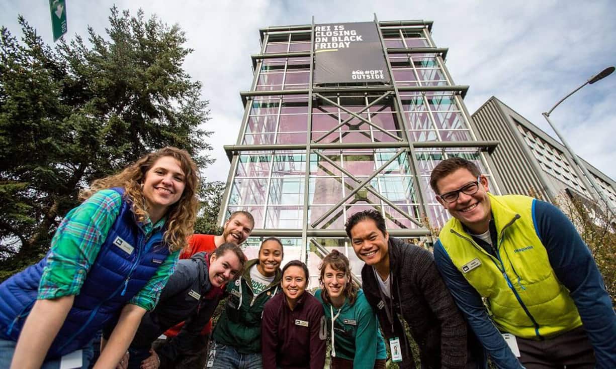 REI: SonderurlaubDie Firma REI bietet ihren Mitarbeitern zwei zusätzliche freie Tage bei voller Bezahlung. An den sogenannten «Yay Days» sollen die Leute ihre Lieblingsaktivitäten im Freien geniessen.PR